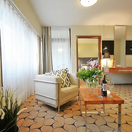 209 W Royal Tulip Przy Plazy Dobruk Апартаменты