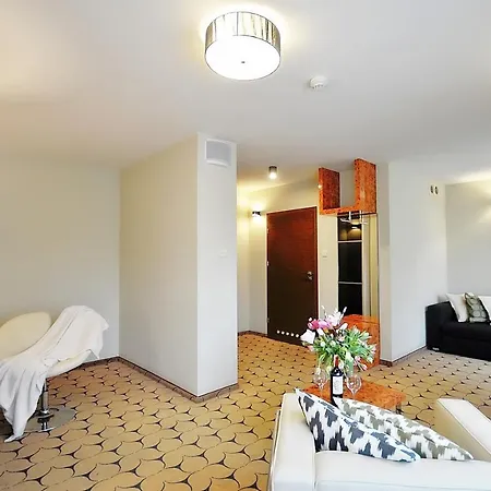 209 W Royal Tulip Przy Plazy Dobruk Апартаменты *