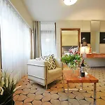 209 W Royal Tulip Przy Plazy Dobruk Apartment