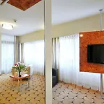 209 W Royal Tulip Przy Plazy Dobruk Apartment *