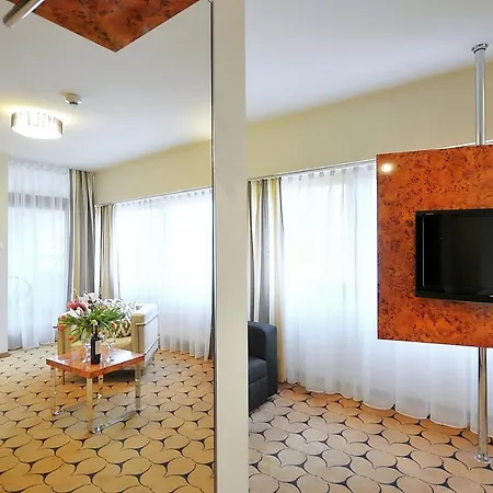 209 W Royal Tulip Przy Plazy Dobruk Apartment *