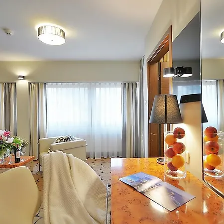209 W Royal Tulip Przy Plazy Dobruk Apartment